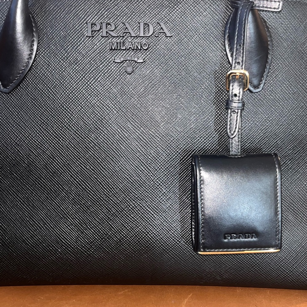 Medium Saffiano leather Prada
Monochrome bag - Picture 3 of 12